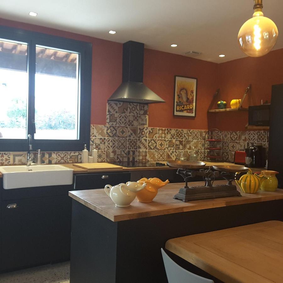 Bed and Breakfast Philoxenia Pourrieres Экстерьер фото