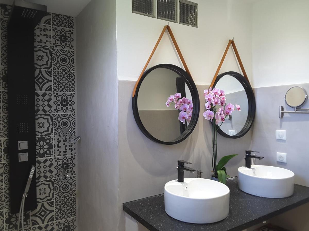 Bed and Breakfast Philoxenia Pourrieres Экстерьер фото