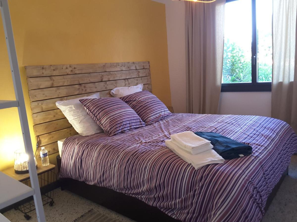 Bed and Breakfast Philoxenia Pourrieres Экстерьер фото