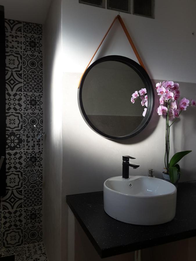 Bed and Breakfast Philoxenia Pourrieres Экстерьер фото
