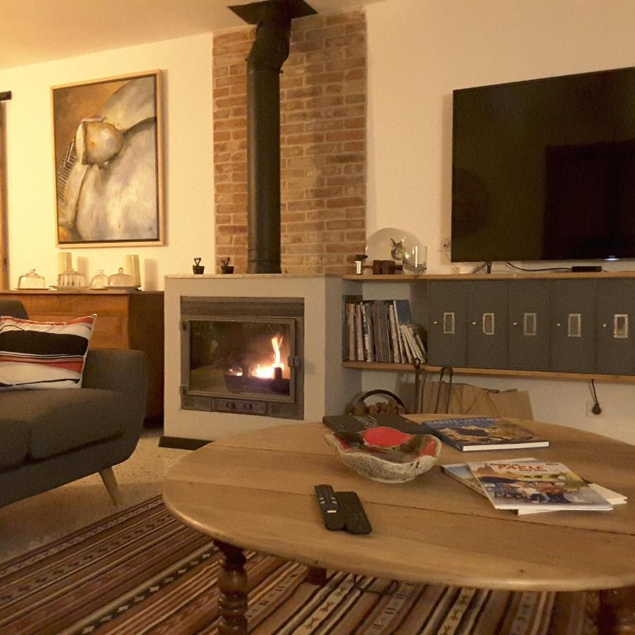 Bed and Breakfast Philoxenia Pourrieres Экстерьер фото